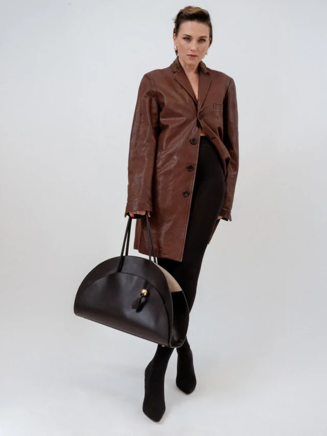 Starting the year big • The biggest handbag we’ve ever created: Celest Tote • Starting from the original Celest silhouette, the shape is turned upside down, resulting in a distinctive structure that feels both bold and refined • More on optimef.com